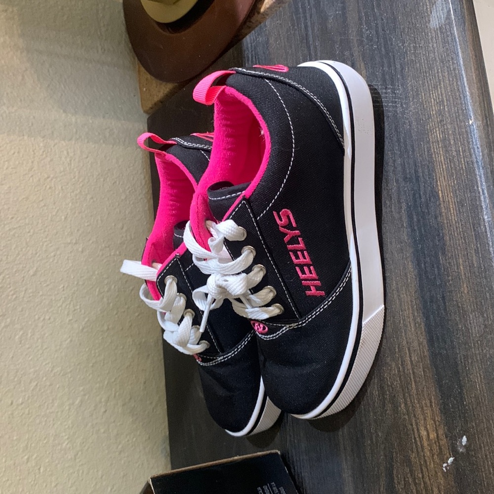 Girls size 3 Heelys